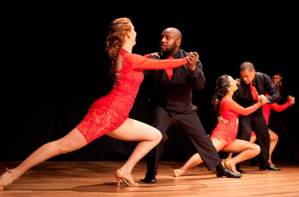 Bailar Salsa: 15 extraordinarios beneficios de vida saludable